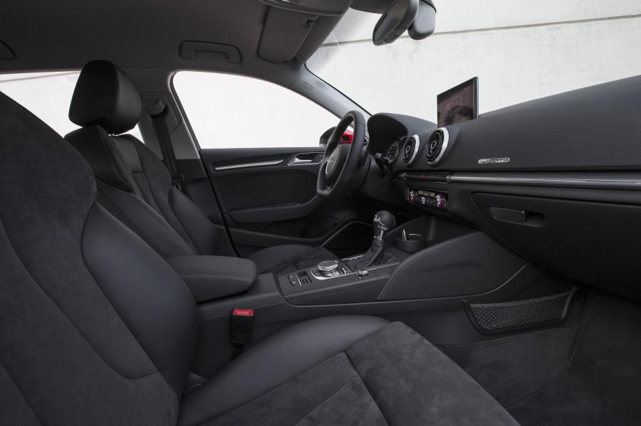 Интерьер Audi A3 Sportback e-Tron (8V) 2014 года  (фото 85 из 95)